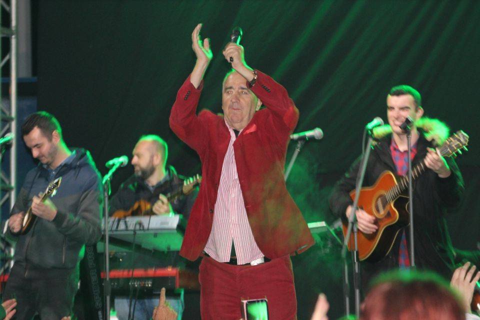 SB Online | Pogledajte atmosferu sa sinoćnjeg koncerta Mladena Grdovića u Vetovu
