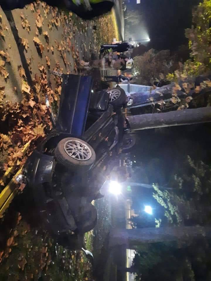 UŽAS U ORIOVCU: Automobil završio na krovu