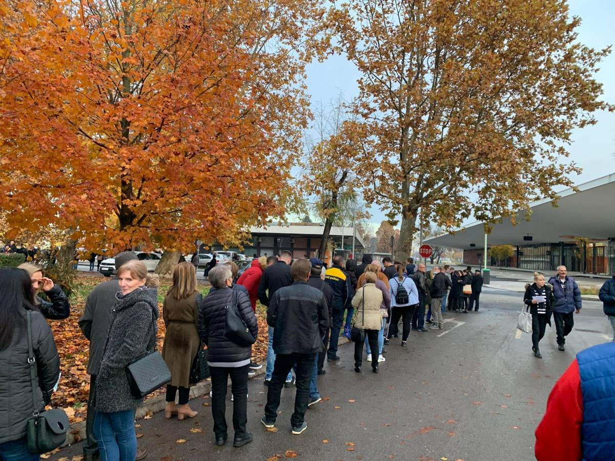 NIKADA VEĆA NAVALA? Red za cijepljenje u Sl. Brodu