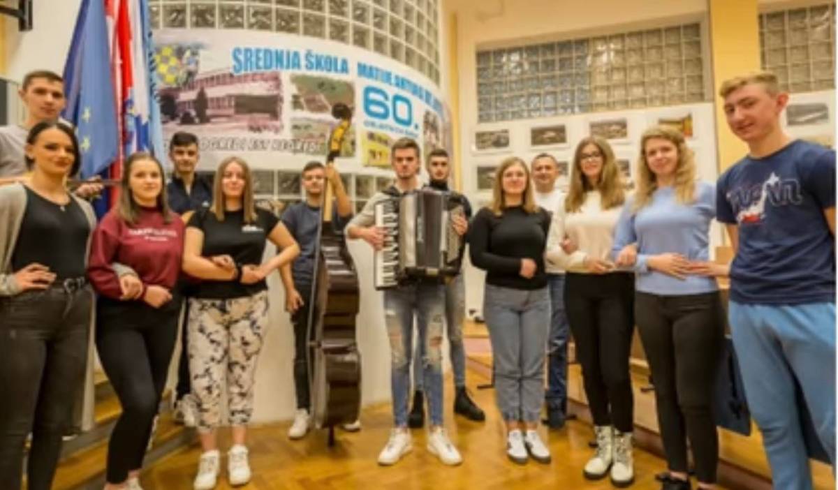 SB Online | Učenici i profesori brodske škole snimili bećarac. Vrijedi poslušati