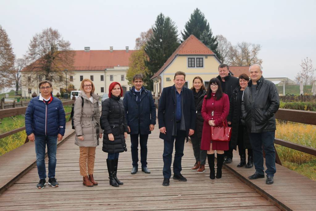 SB Online | Oni su danas u pratnji gradonačelnika obišli Sl. Brodu, oduševljeni su viđenim