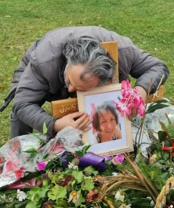 Voljela je cvijeće i zvala se Jasna. Pisma za Jasnu Lovaković