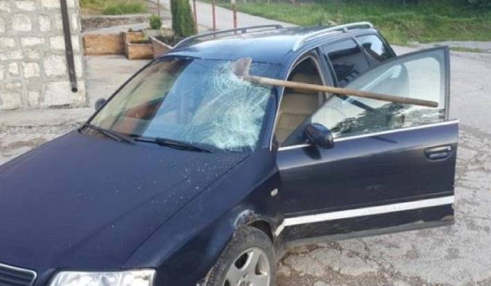 SB Online | Podivljali Slavonac lopatom razbio nekoliko automobila 