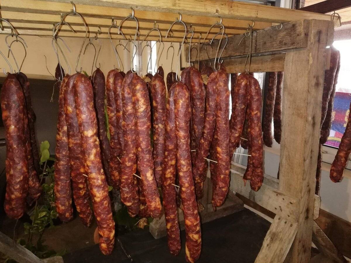 SB Online | POČELO JE: U Slavoniji iz pušnice otuđeno više suhomesnatih proizvoda