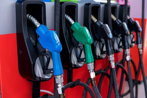 SB Online | Hrvati za prosječnu plaću mogu kupiti četiri puta manje benzina nego Švicarci