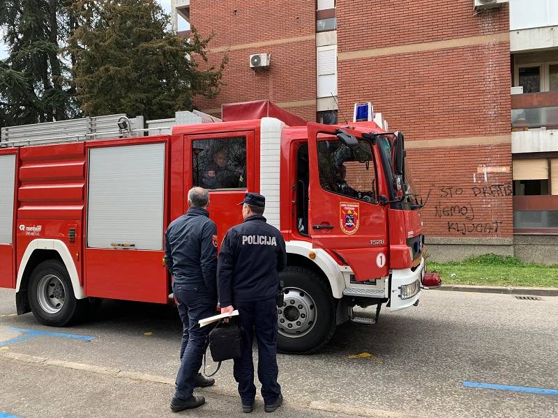 SB Online | Policija i vatrogasci u centru Slavonskog Broda-što se događa?