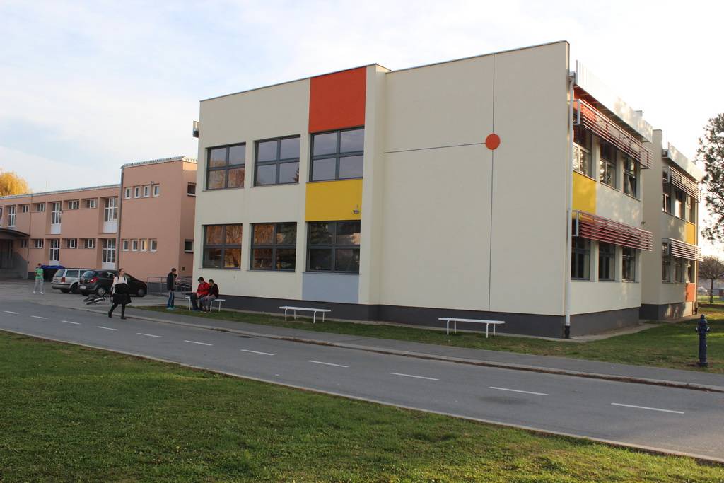 SB Online | Najveća škola u Sl Brodu danas obilježava svoj dan