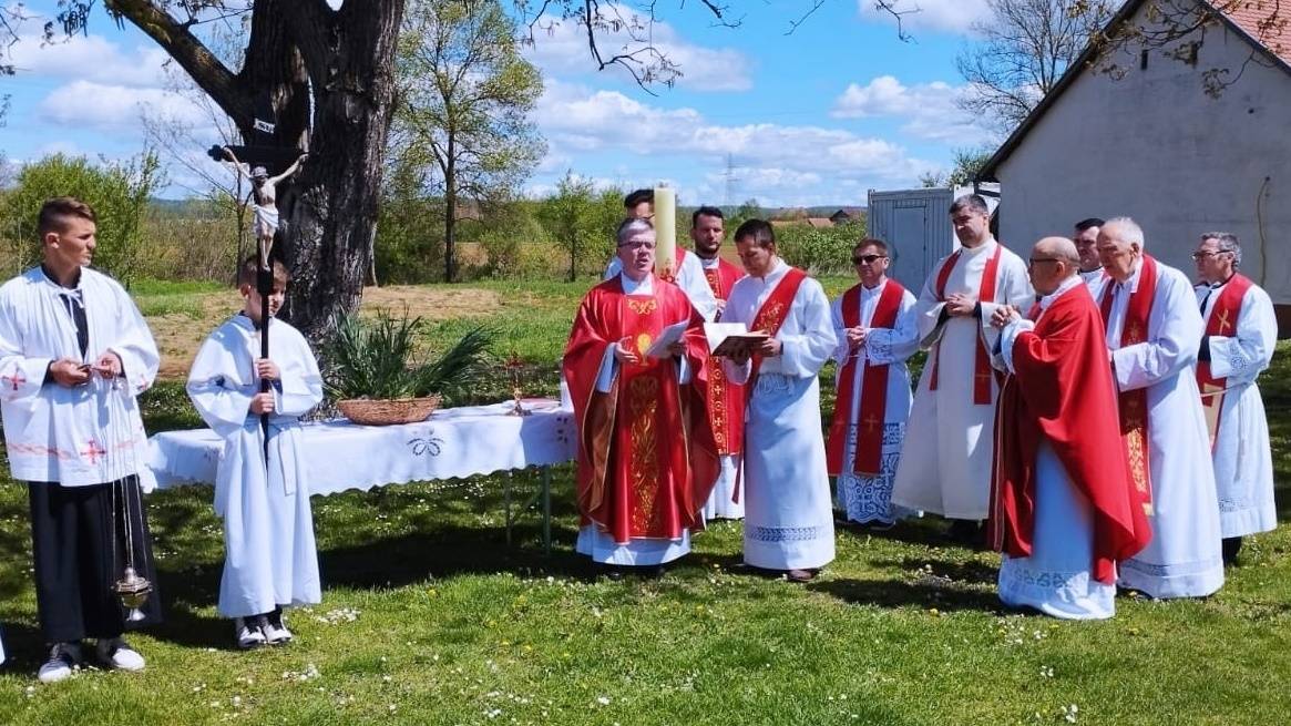 SB Online | Blagoslov polja o svetkovini zaštitnika Župe Trnjani