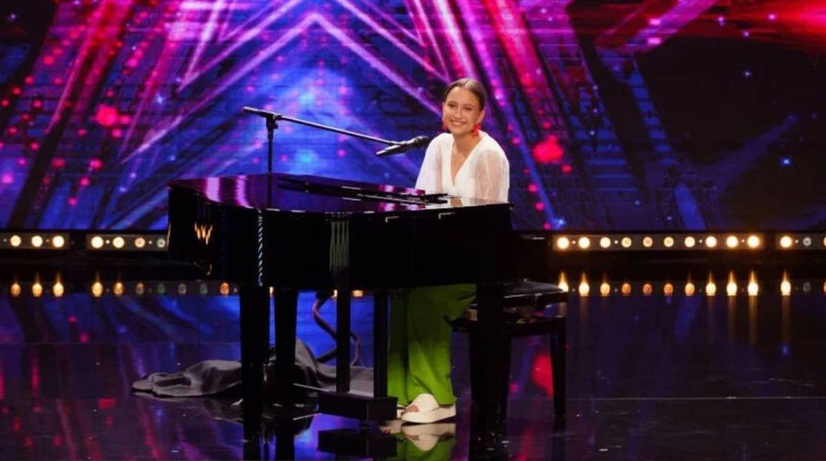SB Online | 16-godišnja Slavonka oduševila autorskom pjesmom i sramežljivošću žiri Supertalenta