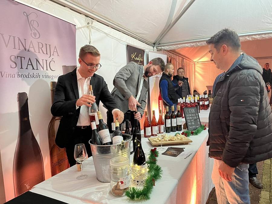 SB Online | Otvoren 1. festival vina „SlaVinski Brod“