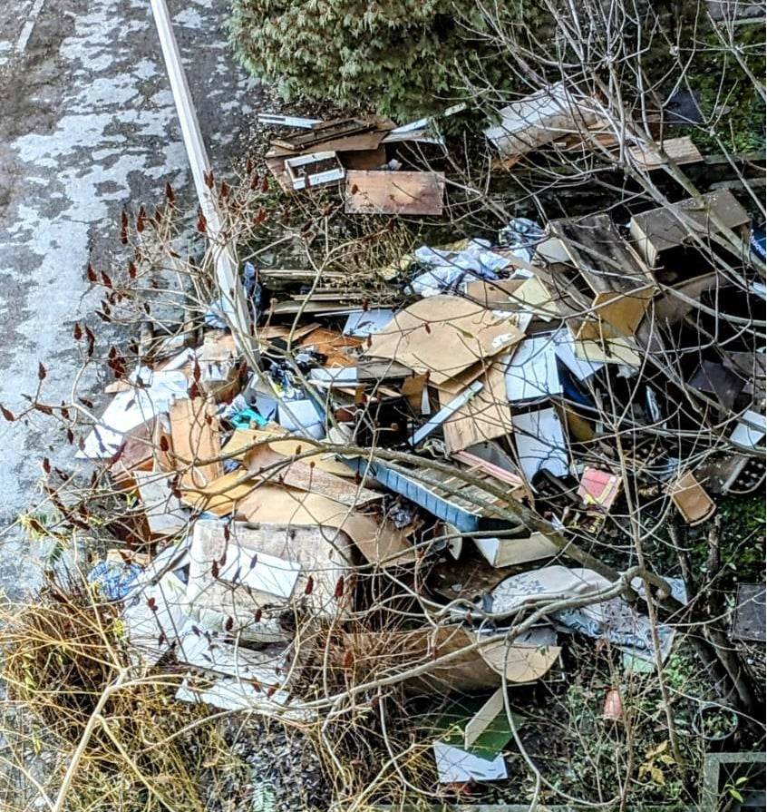 SB Online | Hrpa glomaznog otpada koji su ostavili neodgovorni stanari