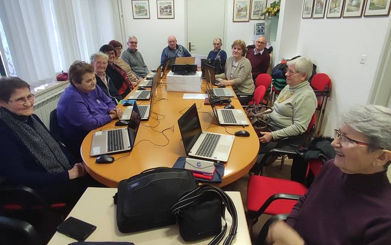 SB Online | Održana prva informatička radionica za umirovljenike