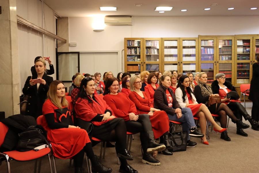 SB Online | U Gradskoj knjižnici obilježen „Dan crvenih haljina“