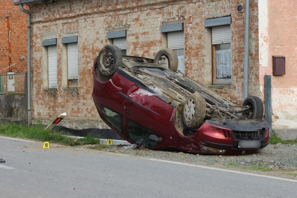 SB Online | KRŠ I LOM: Automobil završio na krovu. Jedna osoba prevezena u bolnicu