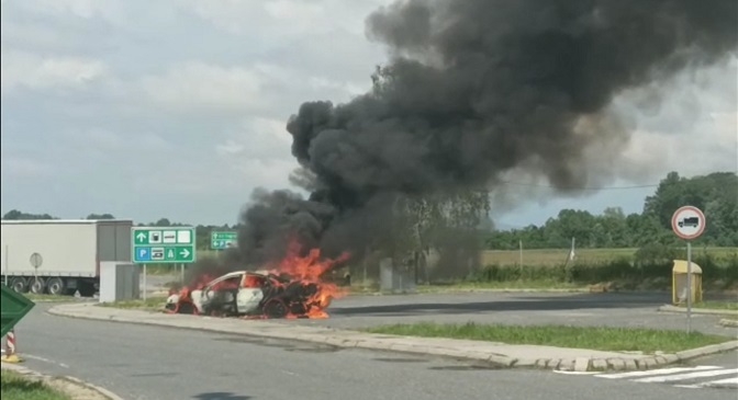SB Online | Krenuli iz Slav. Broda na utakmicu Dinama, na autocesti im se zapalio auto