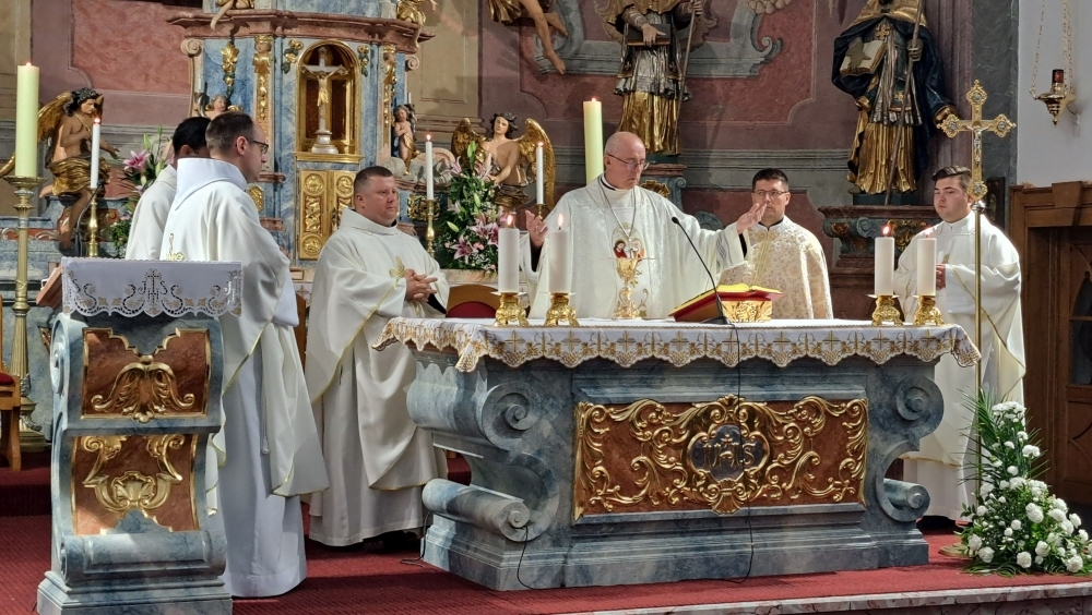 SB Online | Apostolski nuncij mons. Giorgio Lingua slavio svetkovinu Presvetog Trojstva u ’velikoj’ crkvi