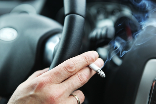 SB Online | Njemačka zabranjuje pušenje u automobilima s djecom i trudnicama?