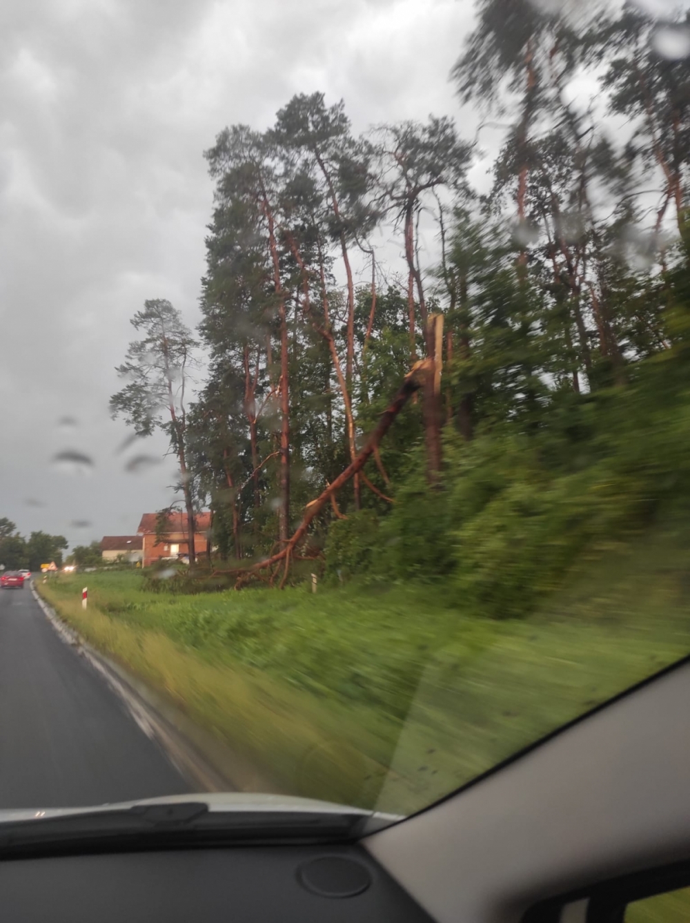 Dan kad je nebo potamnilo, a priroda pokazala svoju snagu: Dvije godine od katastrofalnog nevremena koje je pogodilo požeški i pleternički kraj