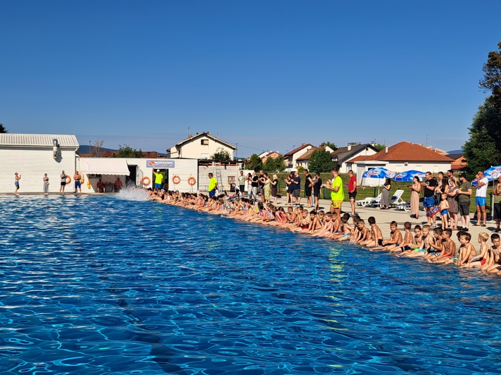 Dodjelom diploma i demonstracijom stečenih znanja završila Škola plivanja Požeškog športskog saveza i Grada Požege 2025