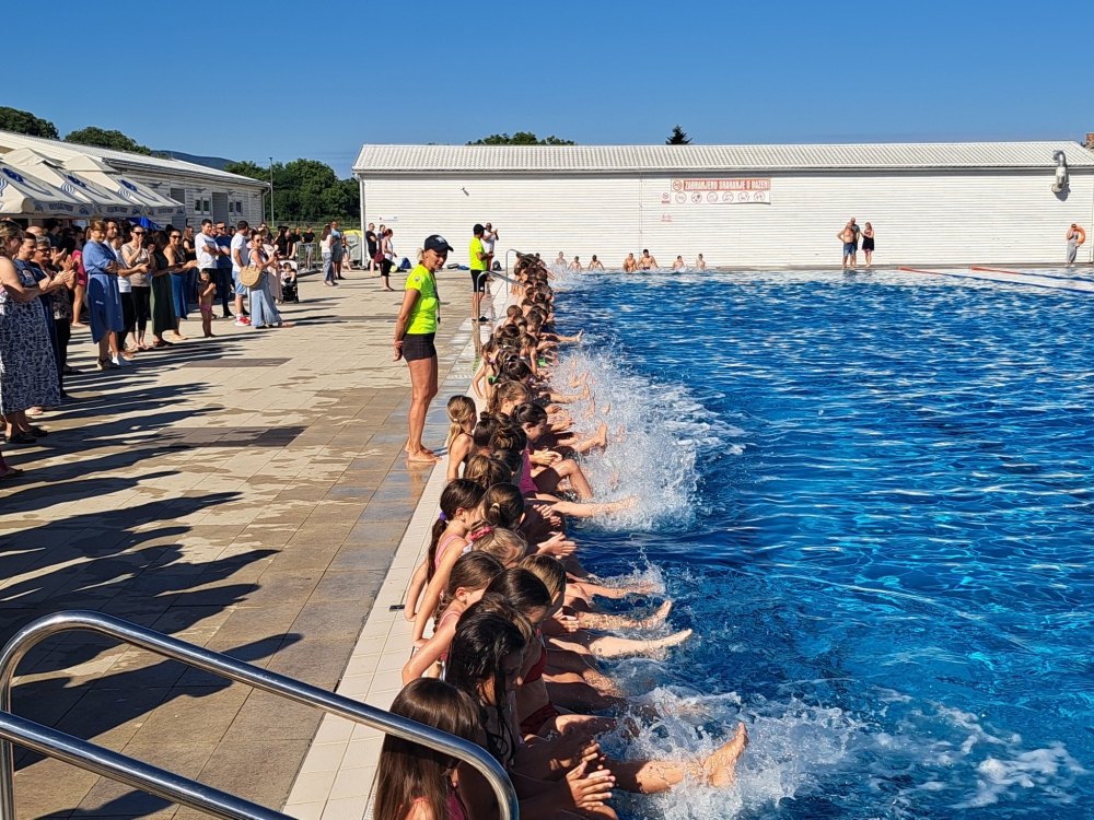 Dodjelom diploma i demonstracijom stečenih znanja završila Škola plivanja Požeškog športskog saveza i Grada Požege 2025
