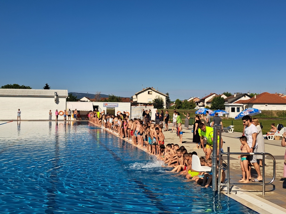 Dodjelom diploma i demonstracijom stečenih znanja završila Škola plivanja Požeškog športskog saveza i Grada Požege 2025