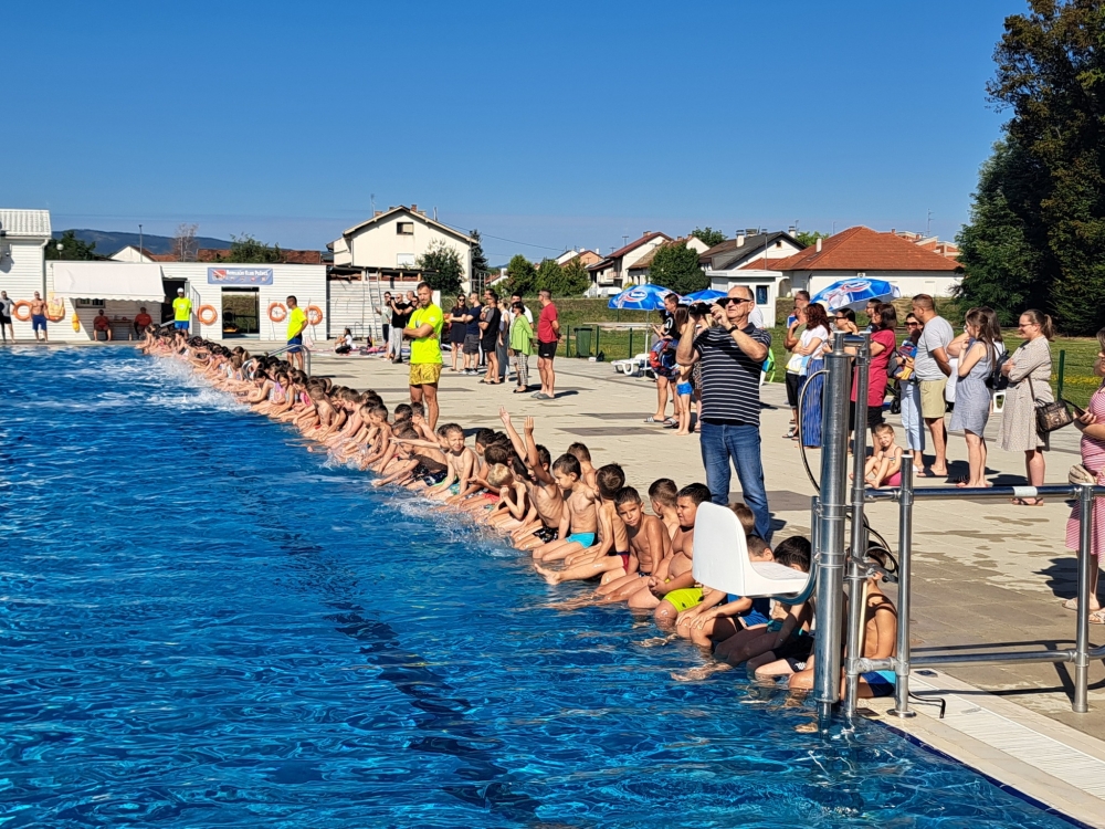 Dodjelom diploma i demonstracijom stečenih znanja završila Škola plivanja Požeškog športskog saveza i Grada Požege 2025