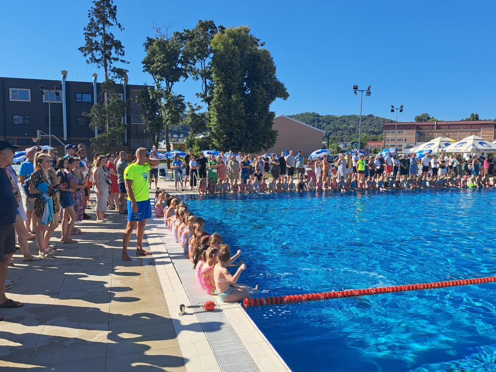 Dodjelom diploma i demonstracijom stečenih znanja završila Škola plivanja Požeškog športskog saveza i Grada Požege 2025