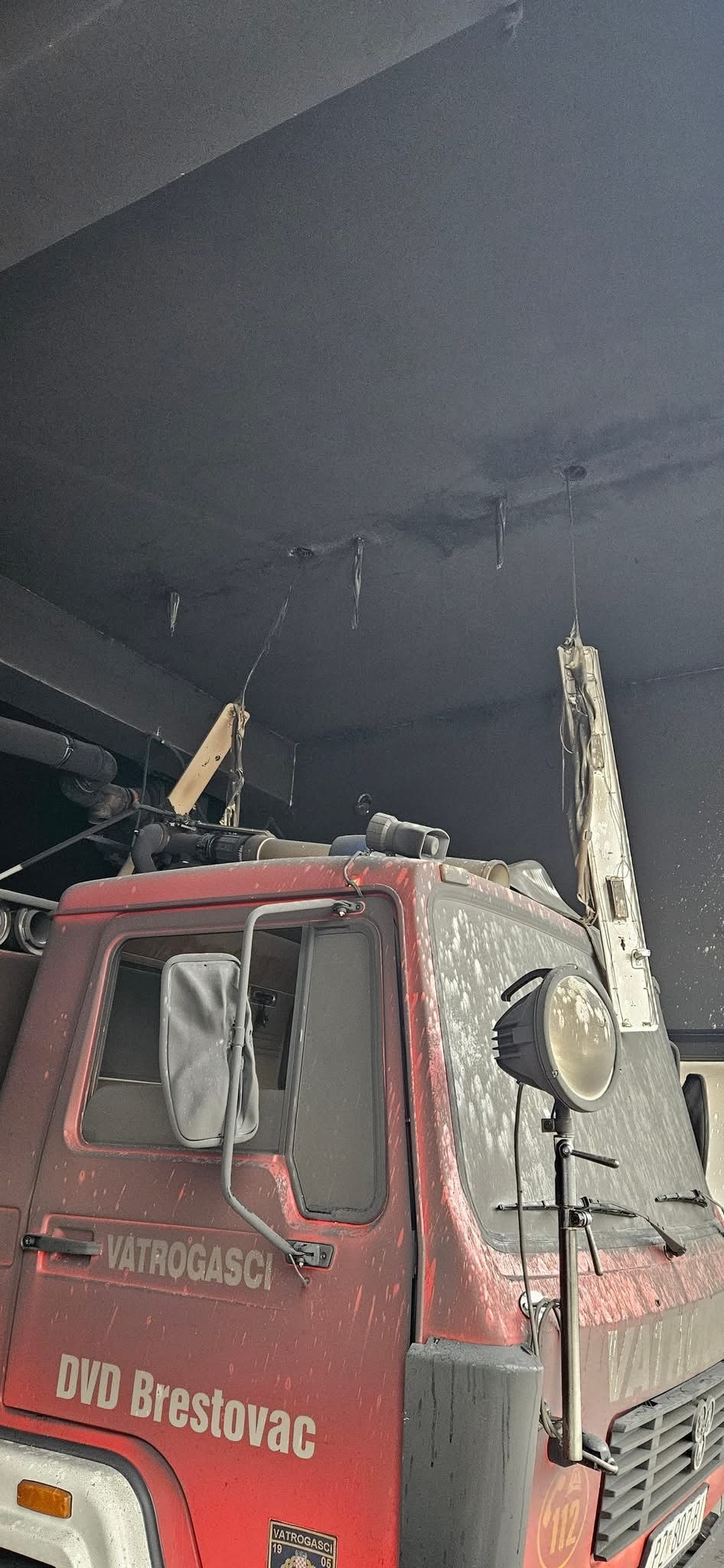 Potrebna je pomoć za obnovu: Požar teško oštetio garažni prostor DVD-a Brestovac