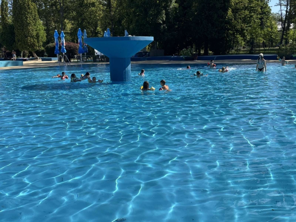 Djeca iz lipičkog vrtića kroz ljetni program na bazenima razvijaju motoričke i socijalne vještine