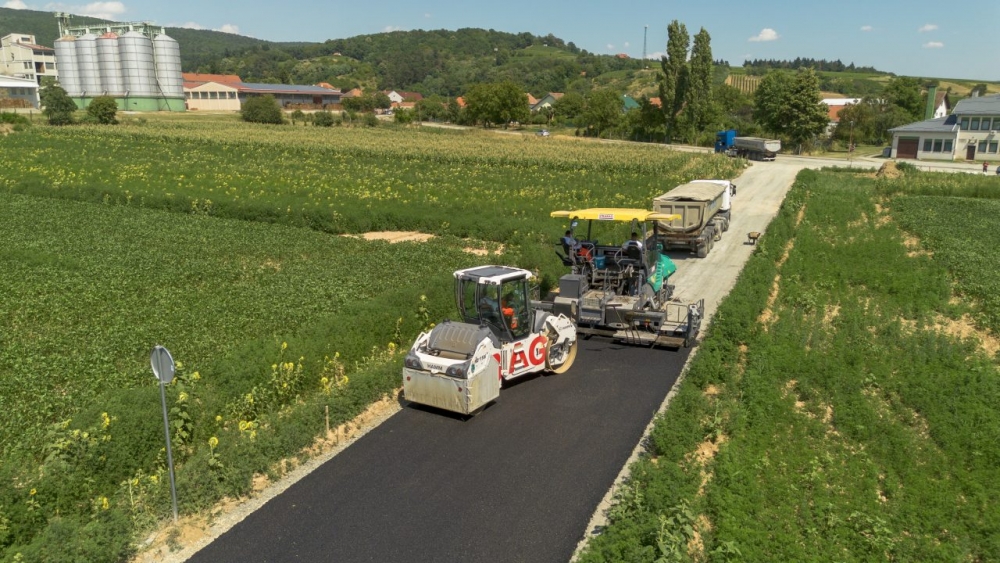 Pri kraju je asfaltiranje pristupne ceste budućoj tržnici u Kutjevu