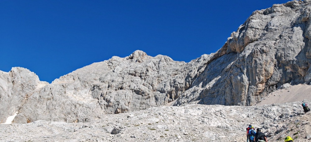 HPD Gojzerica uspješno osvojila Triglav – među njima i 11-godišnja planinarka Petra!