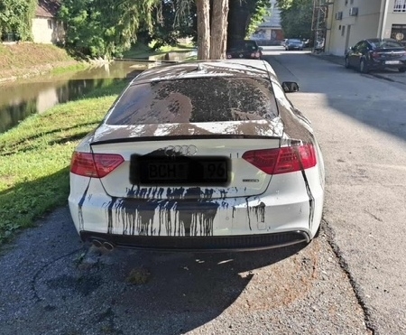 Vandalizam u Pakracu: Preko noći automobil zalili bojom