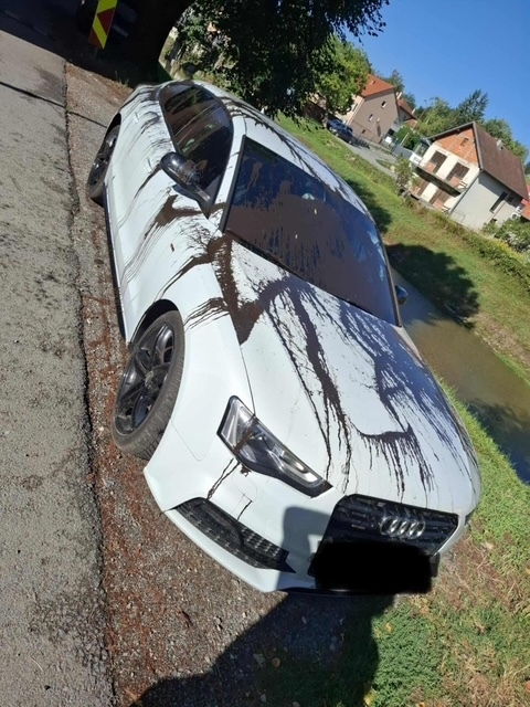 Vandalizam u Pakracu: Preko noći automobil zalili bojom