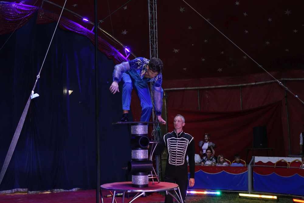 Prvu večer cirkus Colosseum oduševio Požežane
