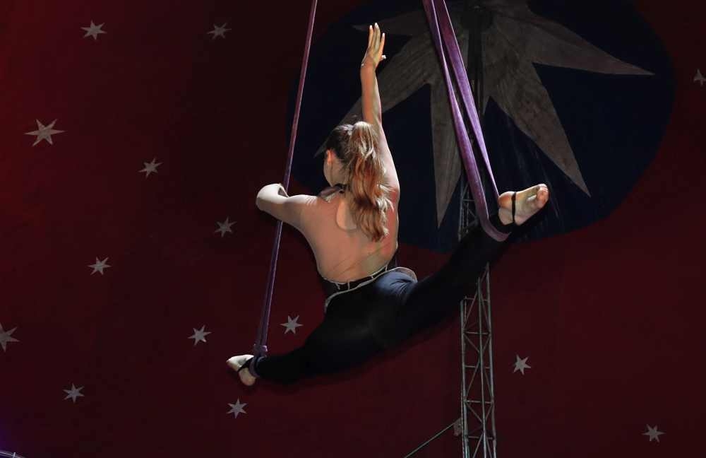 Prvu večer cirkus Colosseum oduševio Požežane