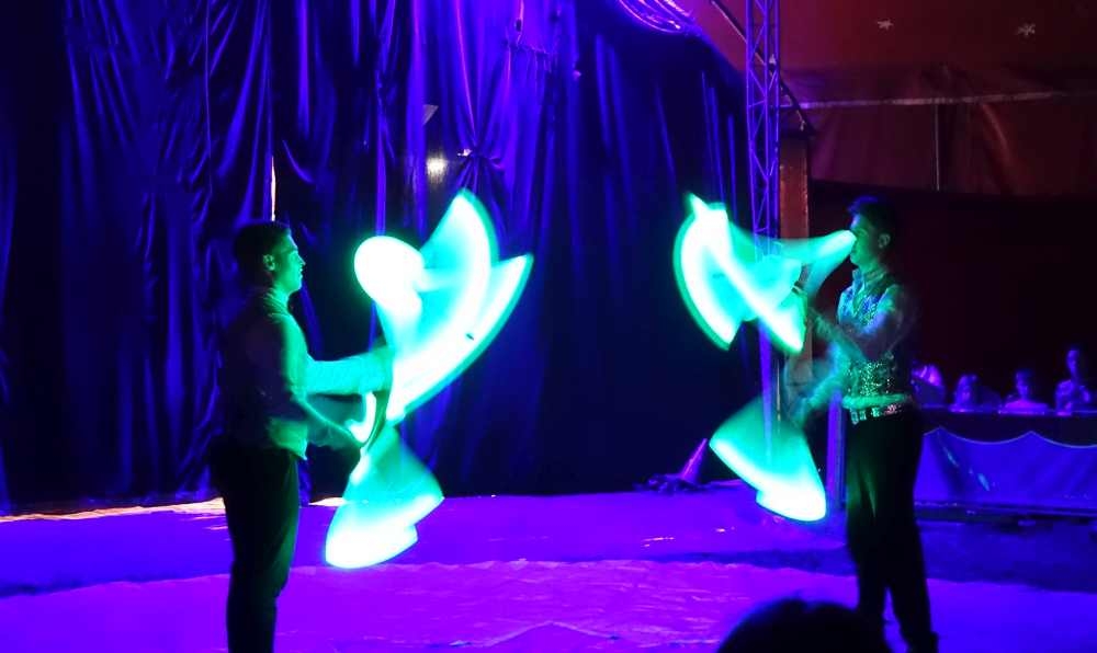 Prvu večer cirkus Colosseum oduševio Požežane