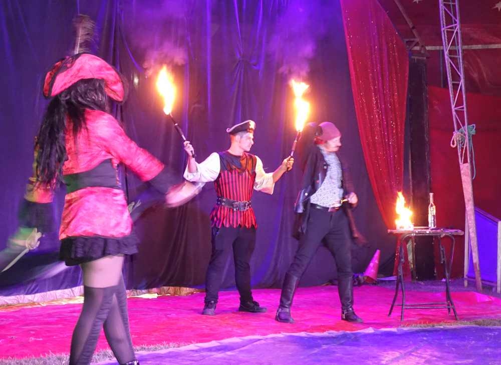 Prvu večer cirkus Colosseum oduševio Požežane