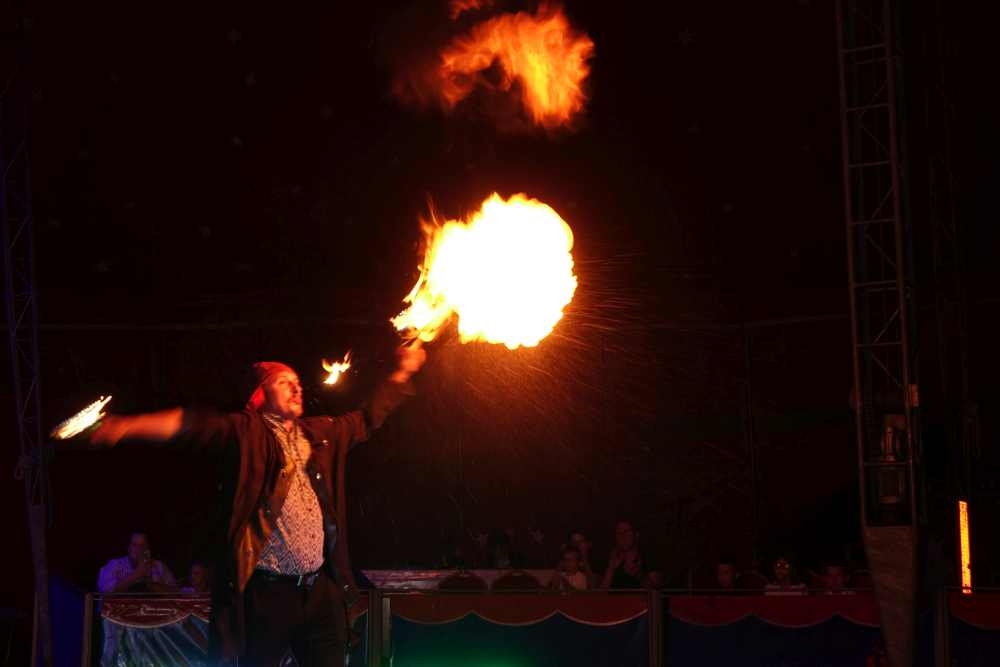 Prvu večer cirkus Colosseum oduševio Požežane