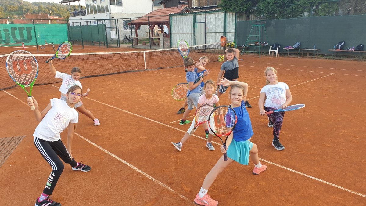 “Tenis je igra, igraj tenis!” Počeli upisi za Besplatnu ljetnu školu tenisa u Požegi