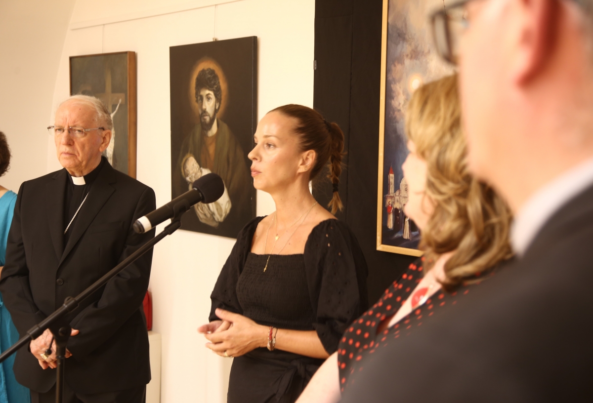 Požeški muzej: Otvorena izložba »Hrvatski sveci i blaženici u našem narodu« akademske slikarice Iris Mihatov Miočić