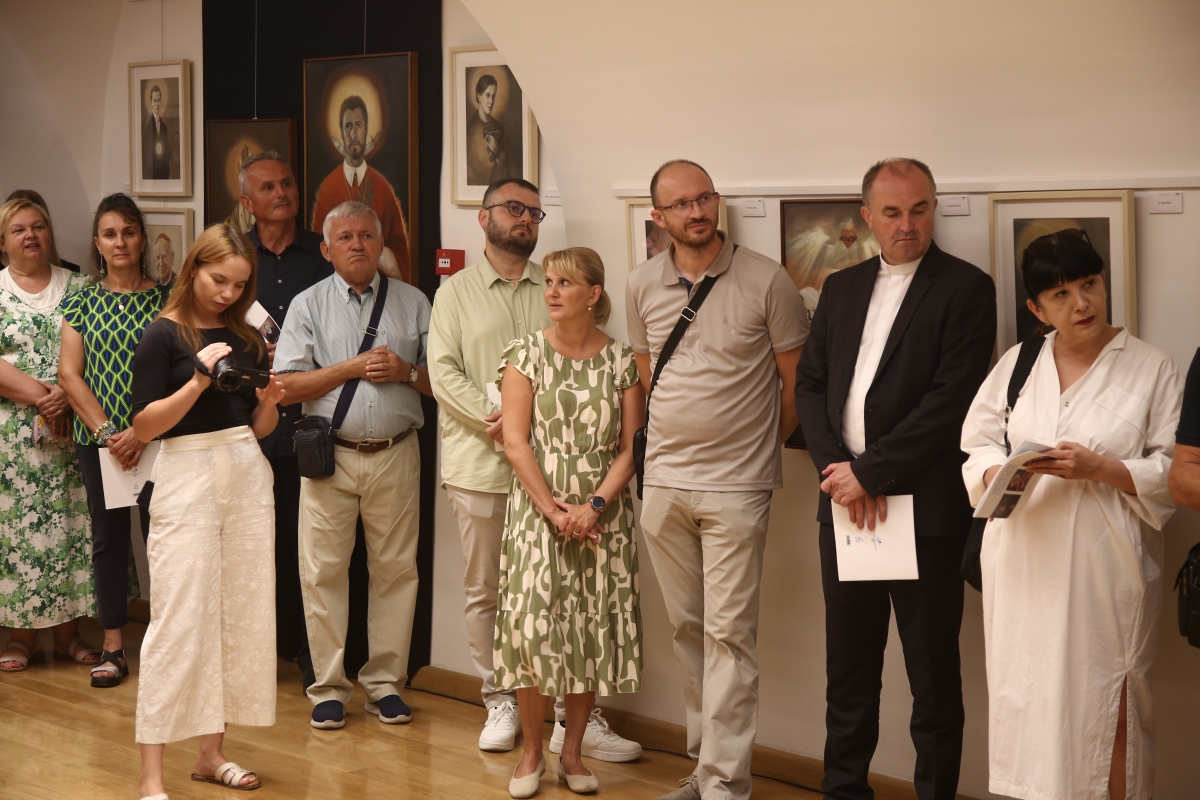 Požeški muzej: Otvorena izložba »Hrvatski sveci i blaženici u našem narodu« akademske slikarice Iris Mihatov Miočić