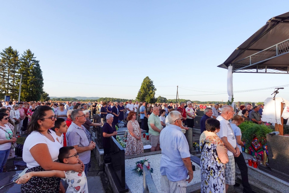 Biskup Ivo predvodio slavlje Velike Go spe u Kloštru kod Slavonskog Kobaša