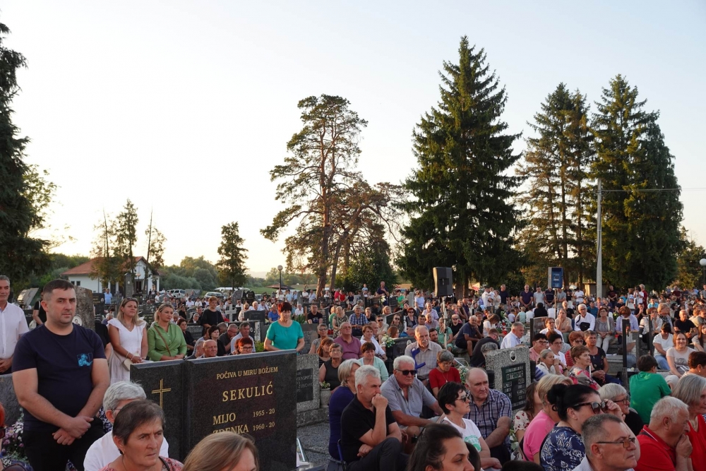 Biskup Ivo predvodio slavlje Velike Go spe u Kloštru kod Slavonskog Kobaša