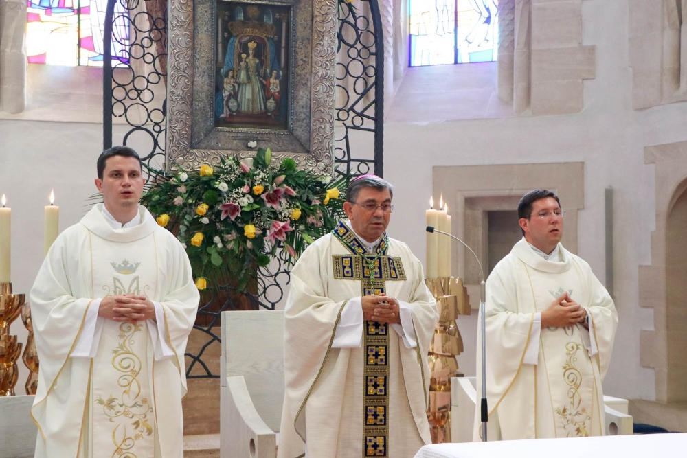 Hodočašće obitelji s brojnom djecom u Voćin