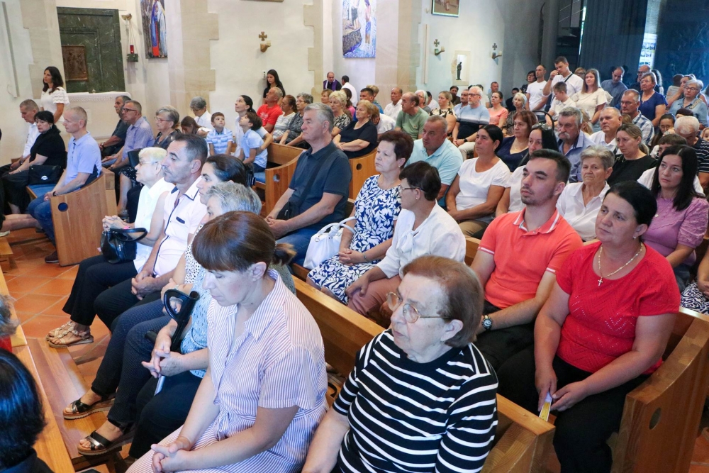 Hodočašće obitelji s brojnom djecom u Voćin