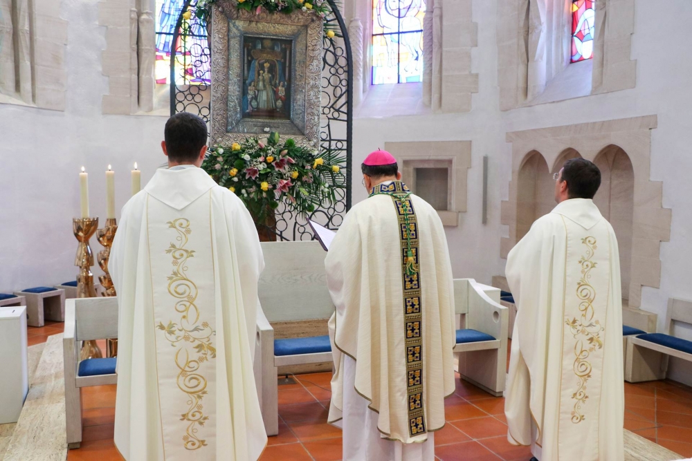 Hodočašće obitelji s brojnom djecom u Voćin