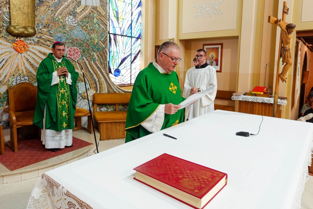 Biskup Ivo uveo u službu novog župnika u Davoru