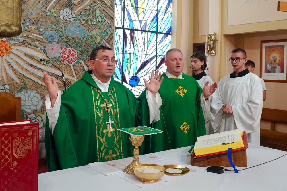 Biskup Ivo uveo u službu novog župnika u Davoru