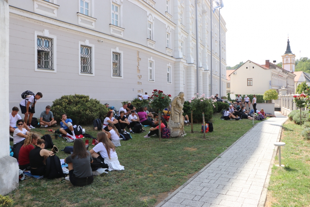 Hodočasnici pješaci krenuli u voćinsko svetište