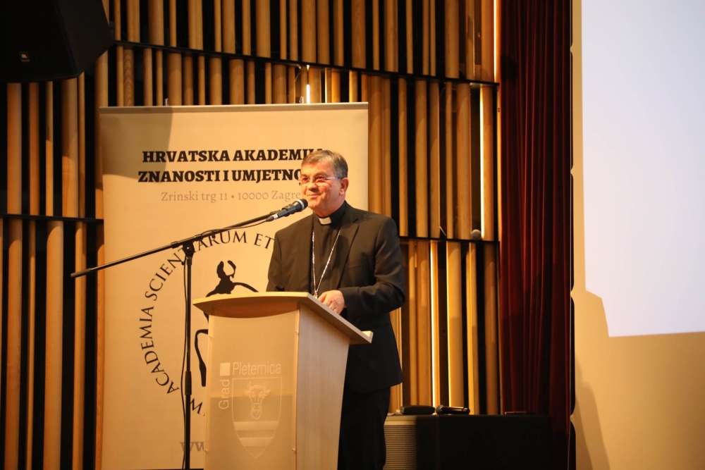 Održan znanstveni kolokvij o 70 godina devetnice Gospi od Suza i 20 godina Svetišta u Pleternici